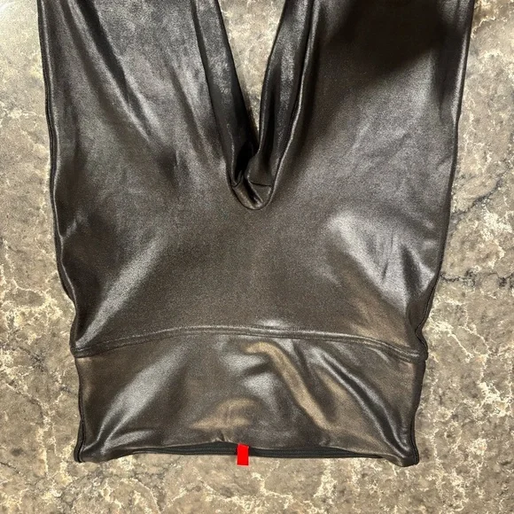 Spanx Faux Leather Leggings black size small - Picture 3 of 6